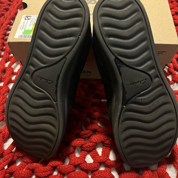 Clarks cloudsteppers  81/2 wide - Picture 3 of 8